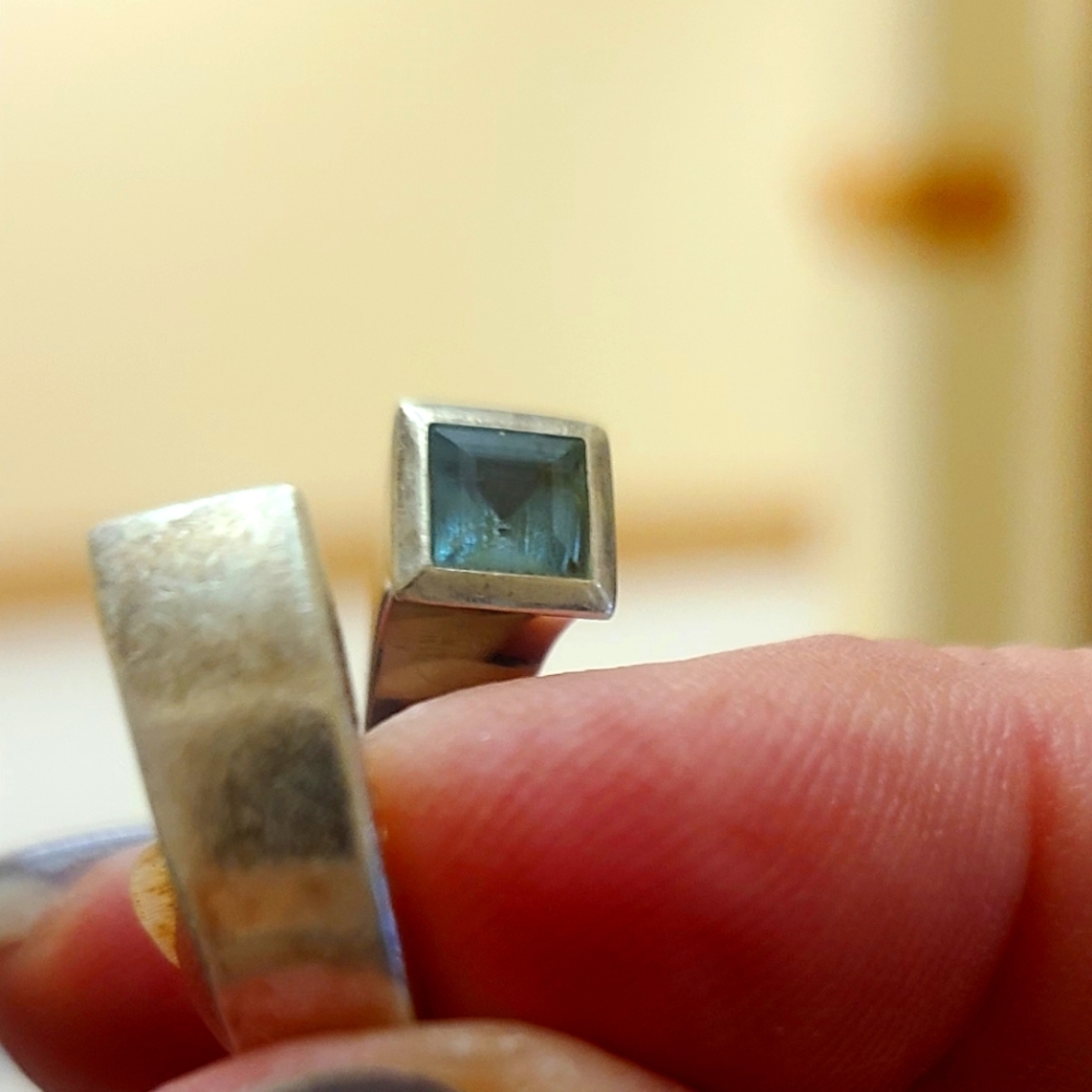 GUCCI bypass blue topaz ring size 6. Sterling silver. Pre-owned and gently owned